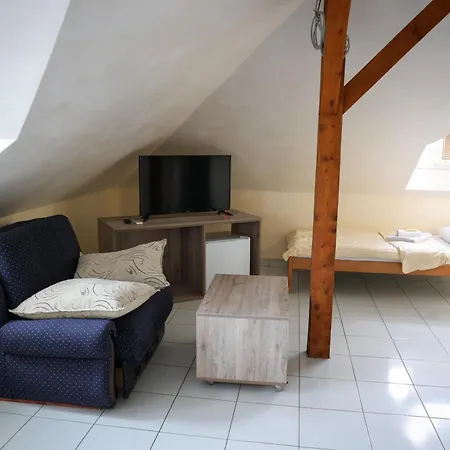 Marex Centar بيت ضيافة 3*