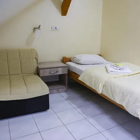 Marex Centar بيت ضيافة 3*