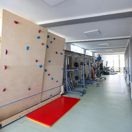 بيت ضيافة Marex Centar 3*