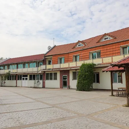 بيت ضيافة Marex Centar 3*