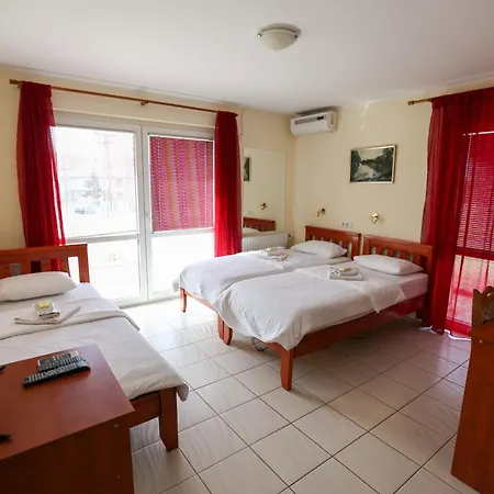 Marex Centar بيت ضيافة 3*