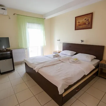 Marex Centar 3* Jabuka