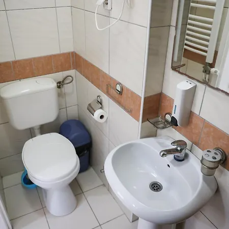 Marex Centar بيت ضيافة 3*