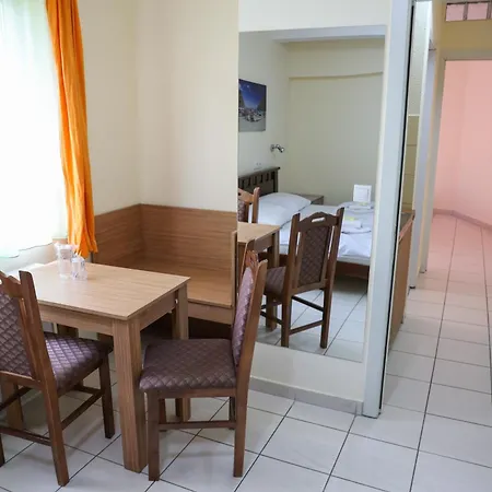 بيت ضيافة Marex Centar 3*